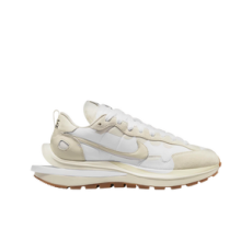 나이키 x 사카이 베이퍼와플 화이트 앤 검