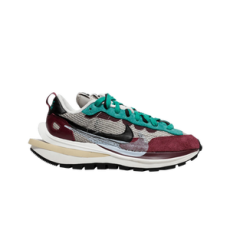 나이키 x 사카이 베이퍼와플 스트링 & 블랙 빌런 레드