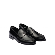 프라다 브러쉬드 레더 로퍼