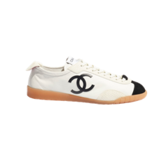 샤넬 엠보싱 스웨이드 카프스킨 스니커즈 화이트 블랙