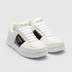 프라다 패딩 나파 가죽 스니커즈